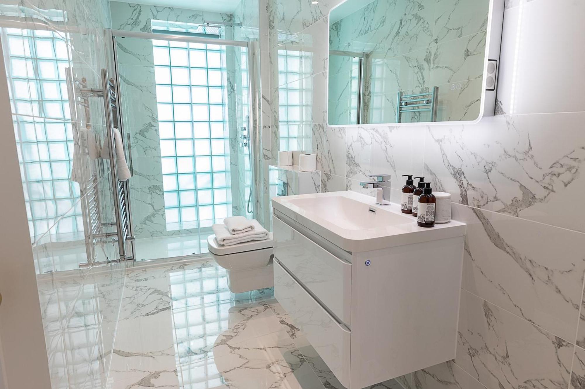 Astonishing Flats Near Mayfair & Piccadilly Circus * Londen