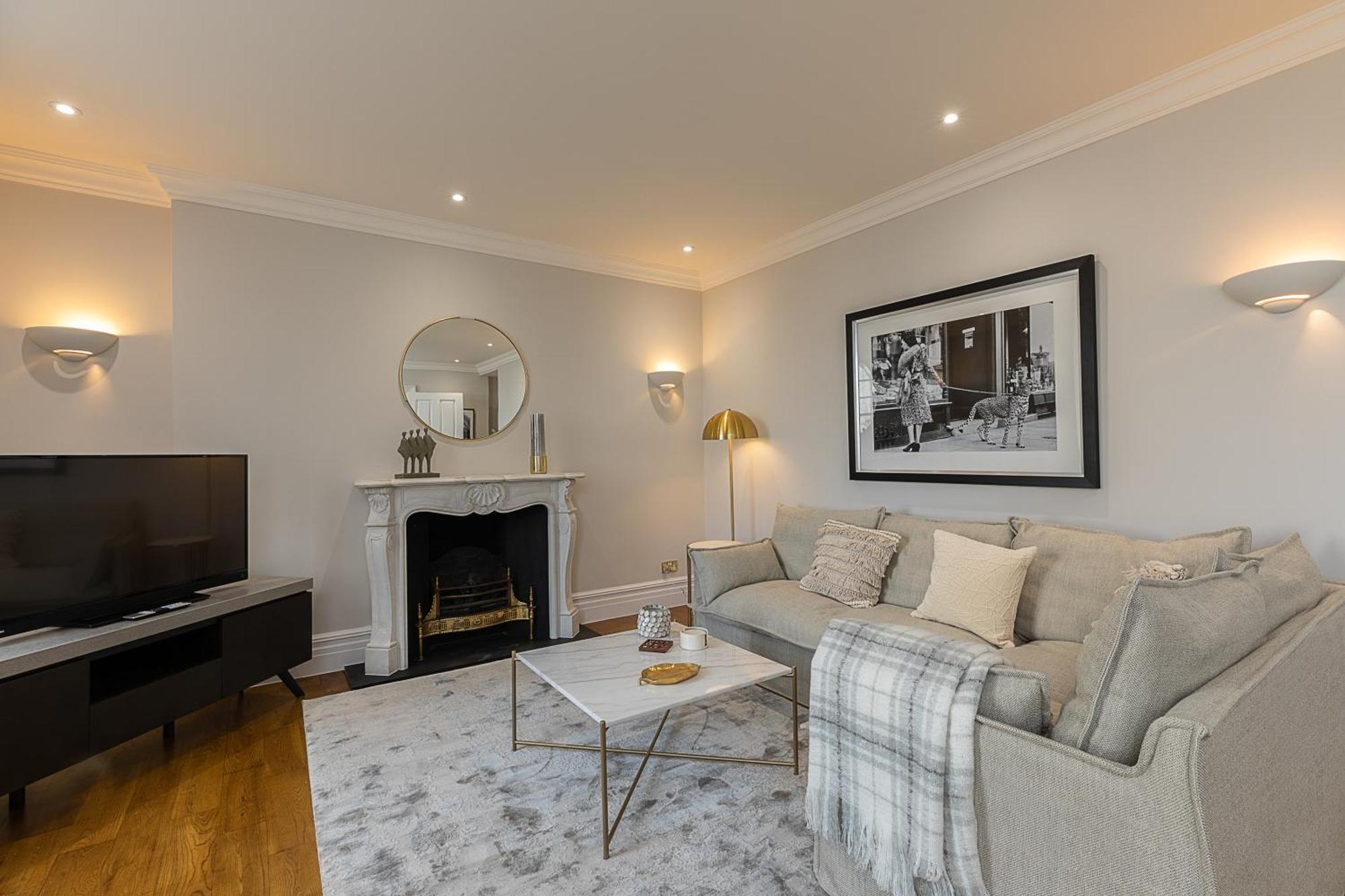 Astonishing Flats Near Mayfair & Piccadilly Circus * Londen