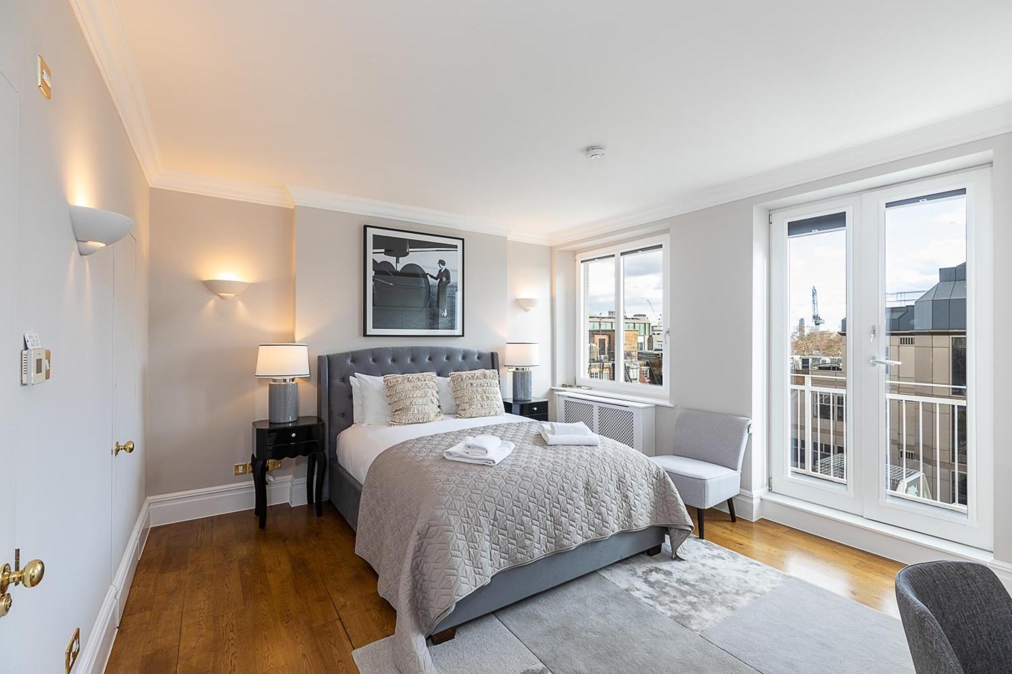 Astonishing Flats Near Mayfair & Piccadilly Circus * Londen