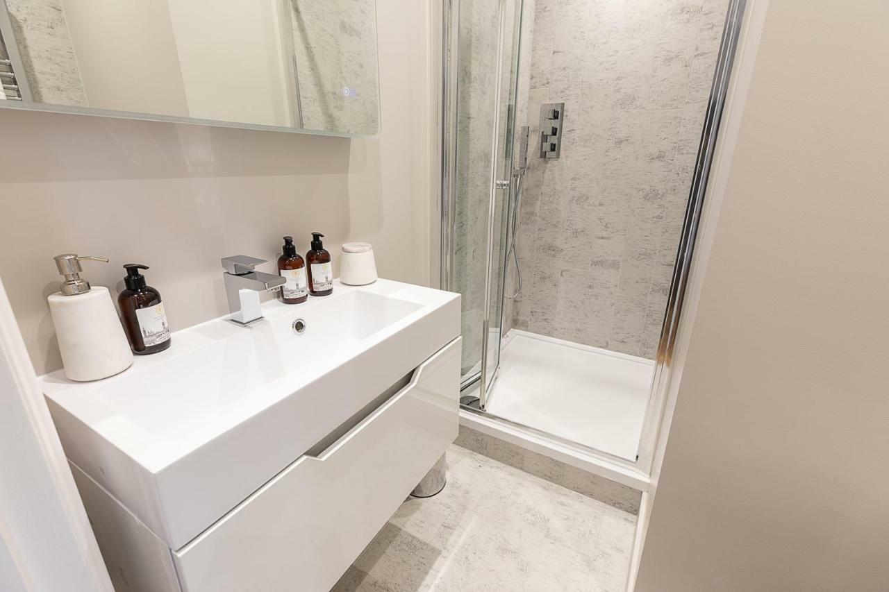 Astonishing Flats Near Mayfair & Piccadilly Circus * Londen